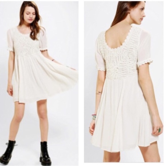 Urban Outfitters Dresses & Skirts - MINKPINK x Urban Outfitters Cream Crochet Dress